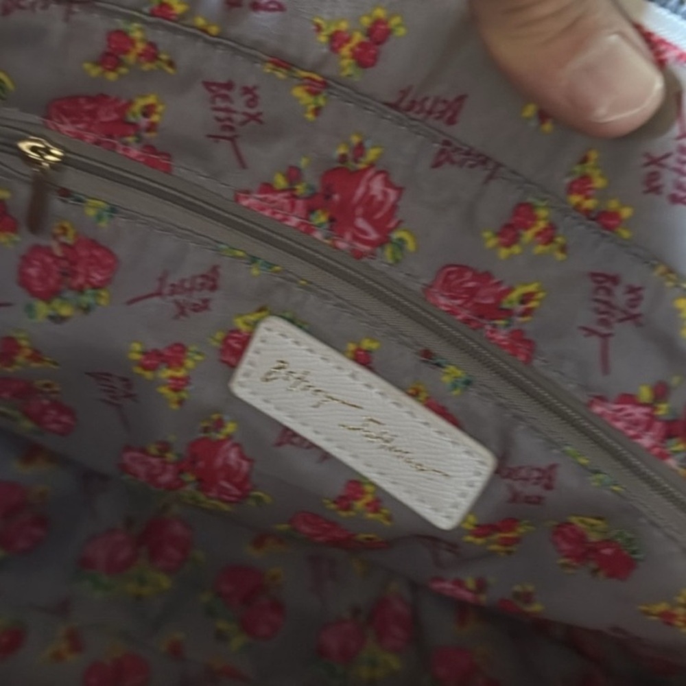 Betsey Johnson White Tote with Floral Trim and Gold Chain NWT - Picture 9 of 12